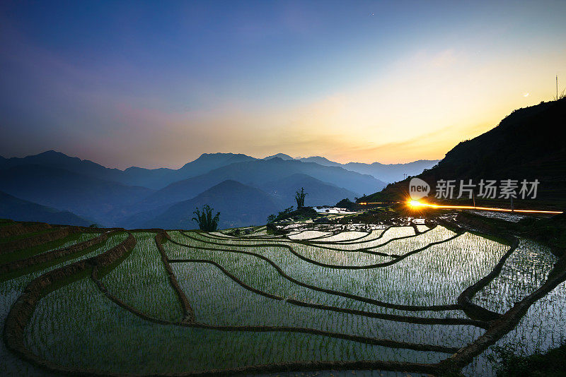 梯田水季由日落期开始，在越南老蔡省Y Ty开始种植水稻的时间